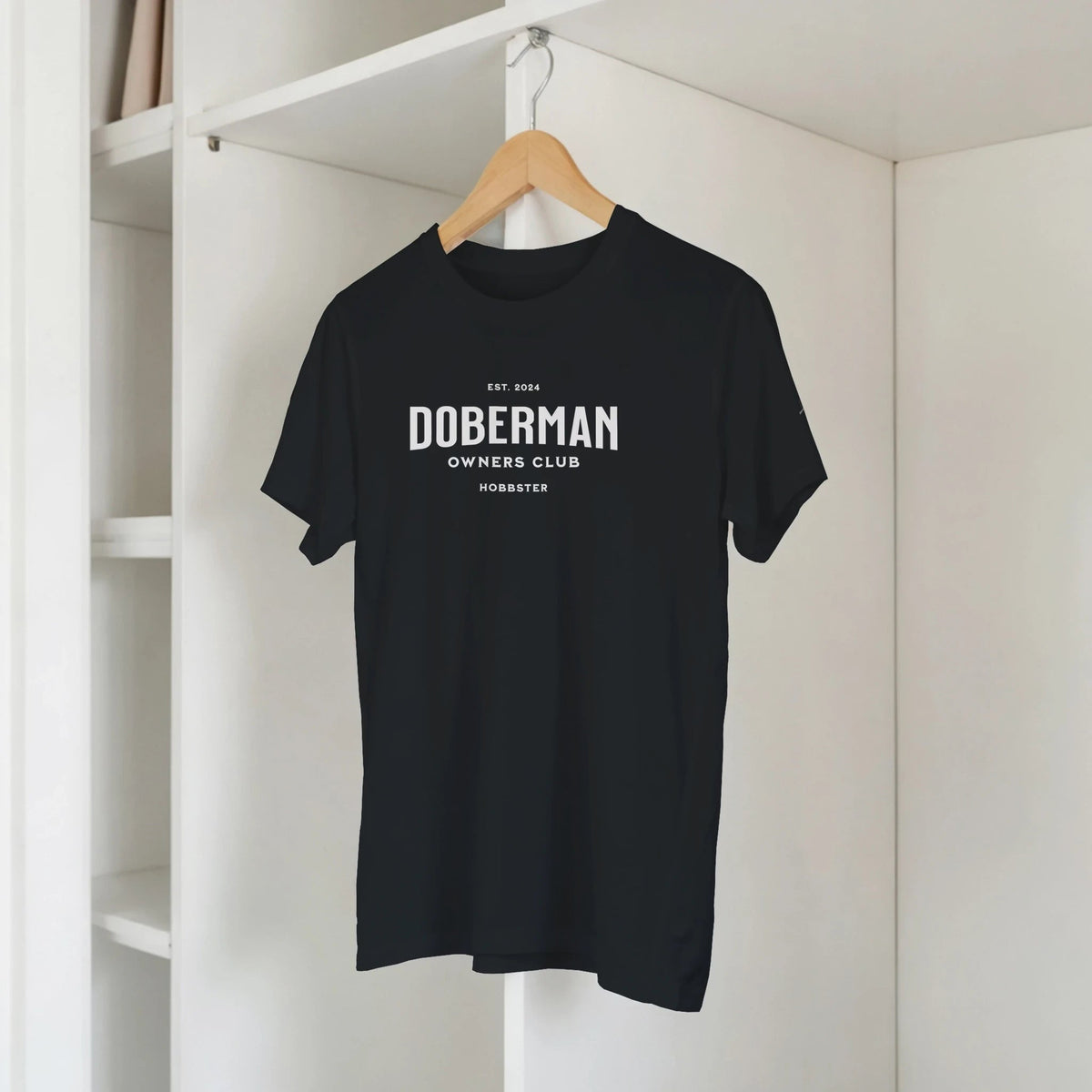 Doberman Owners Club Crewneck Women's T-shirt - Hobbster