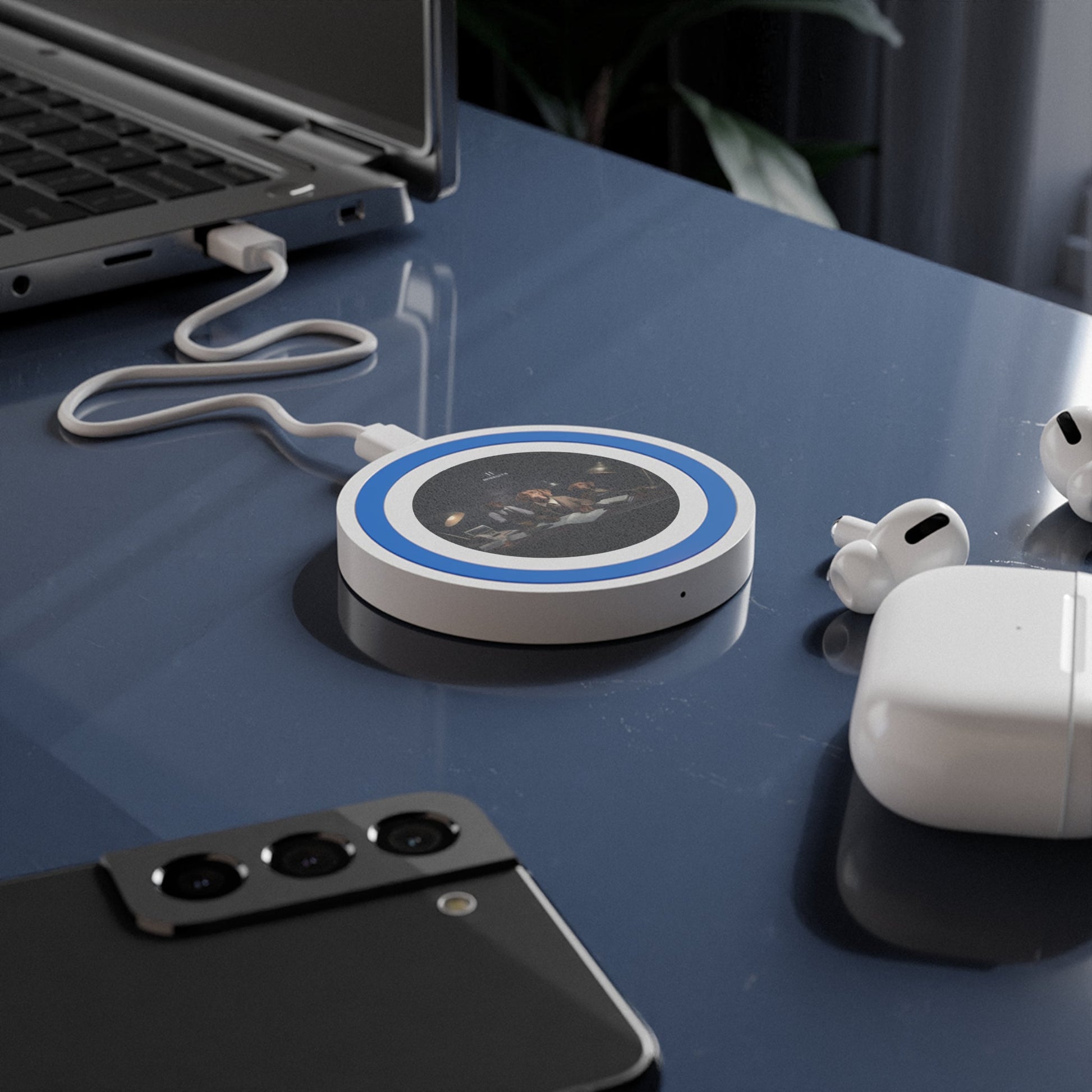 Quake Wireless 5W Charging Pad featuring a vintage Hungarian Vizsla dog design [2.7"w x 0.33"h] - Hobbster
