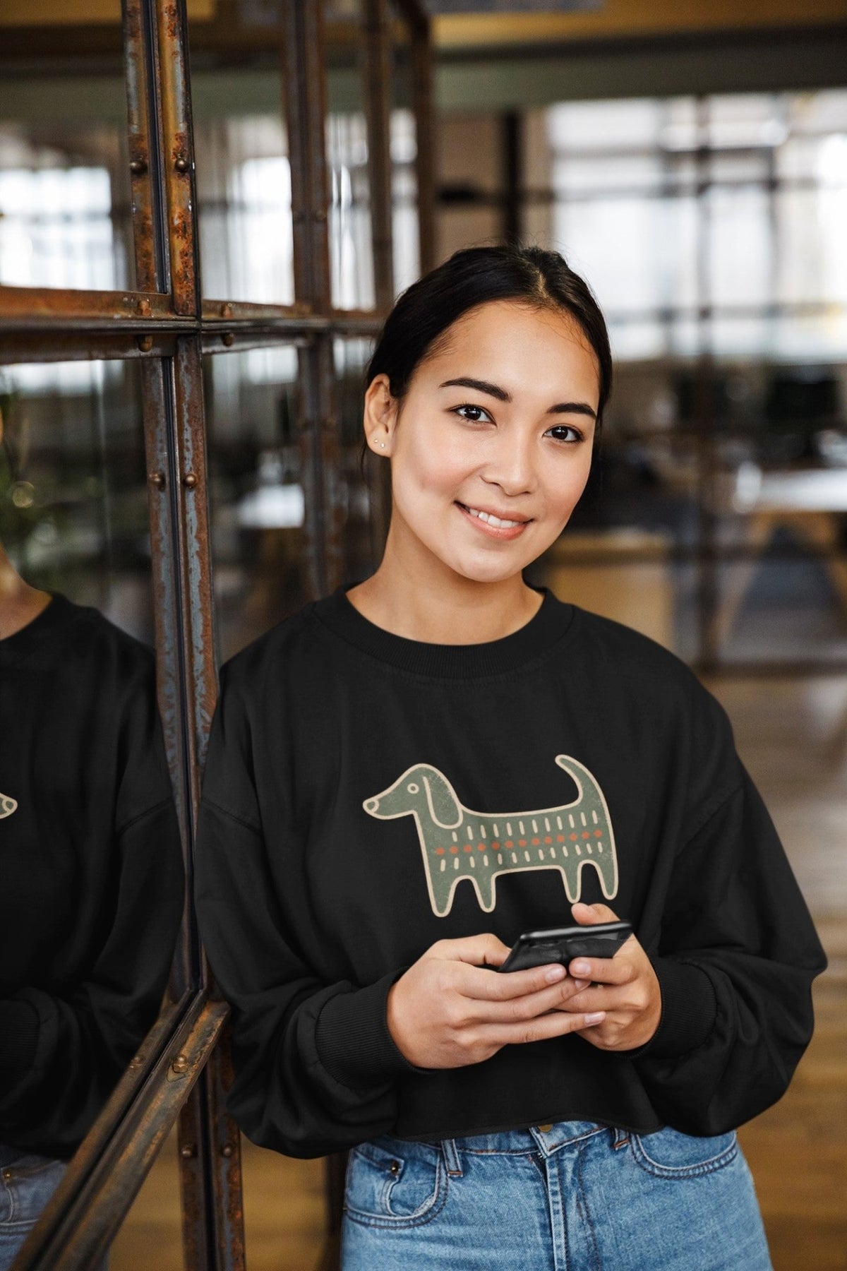 Retro Folk-Art Green Dog Women's Cropped Sweatshirt - Hobbster
