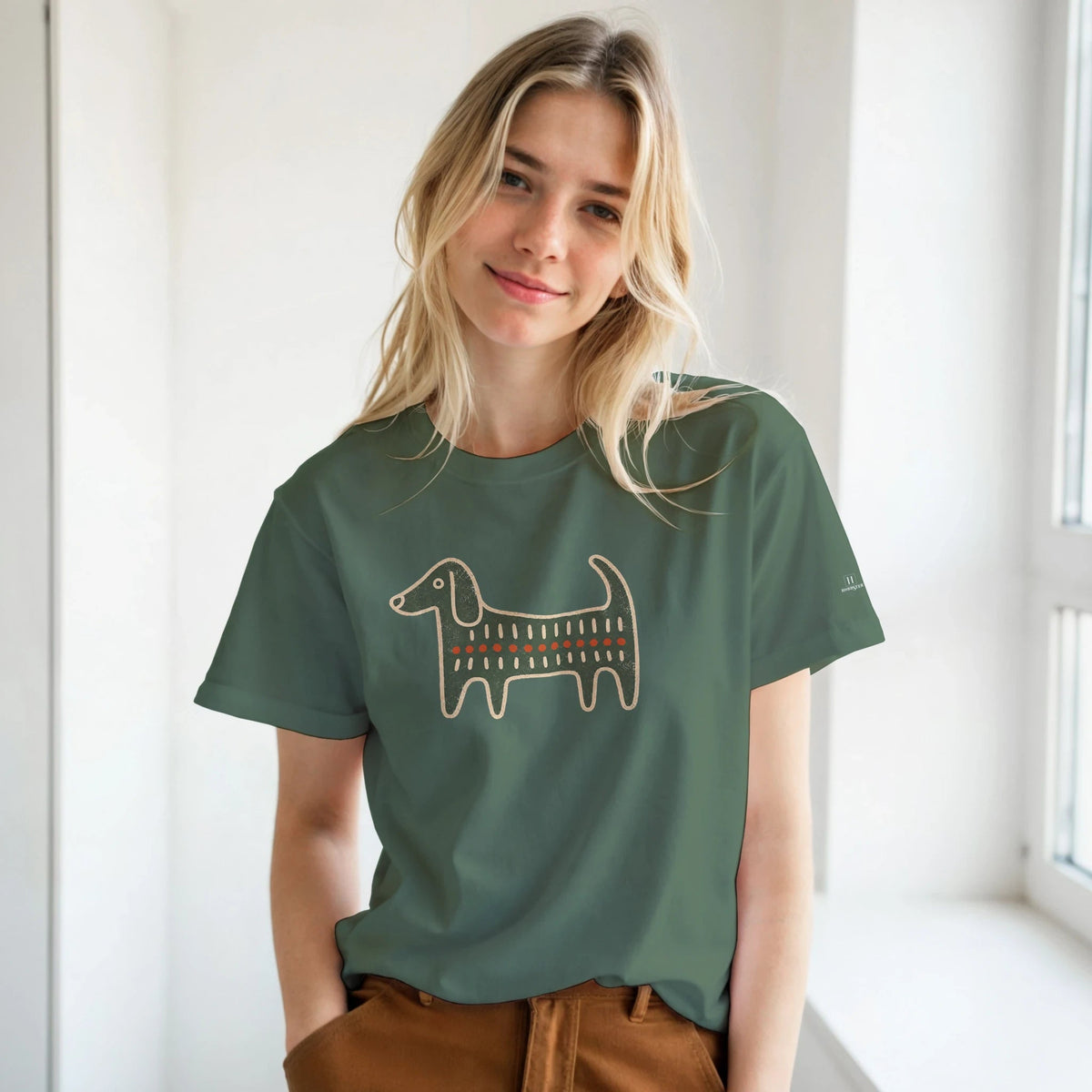 Retro Folk-Art Green Dog Women's T-shirt - Hobbster
